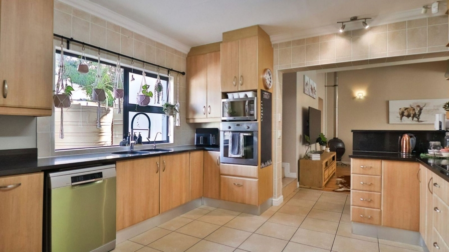 5 Bedroom Property for Sale in Bergsig Western Cape